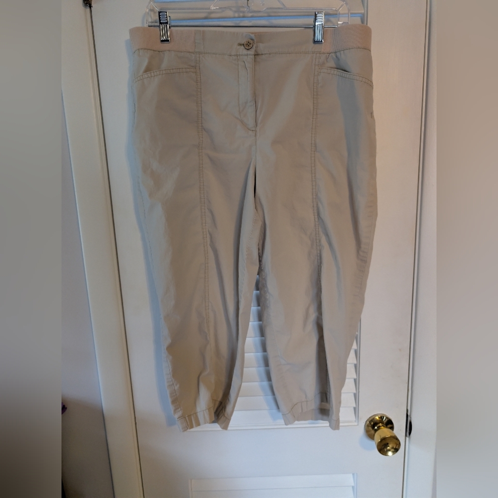 Chico's Size 1.5 Pull On Capri Khaki Tan Pants Stretch Euc